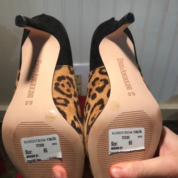 Gorgeous cheetah print boots - Picture 4 of 6